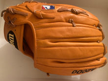Load image into Gallery viewer, Evan Langoria Game Issued Autographed Baseball Glove